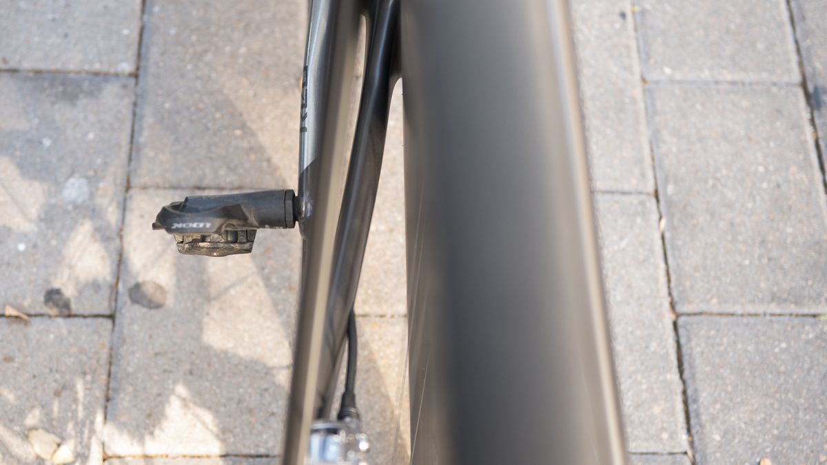 Teammachine R 01 LTD rear tyre clearance