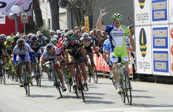 Elia Viviani (Liquigas - Cannondale) is victorious in stage 2a