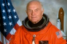 Flashback: John Glenn's Poignant Congressional Gold Medal Honor Speech | Video