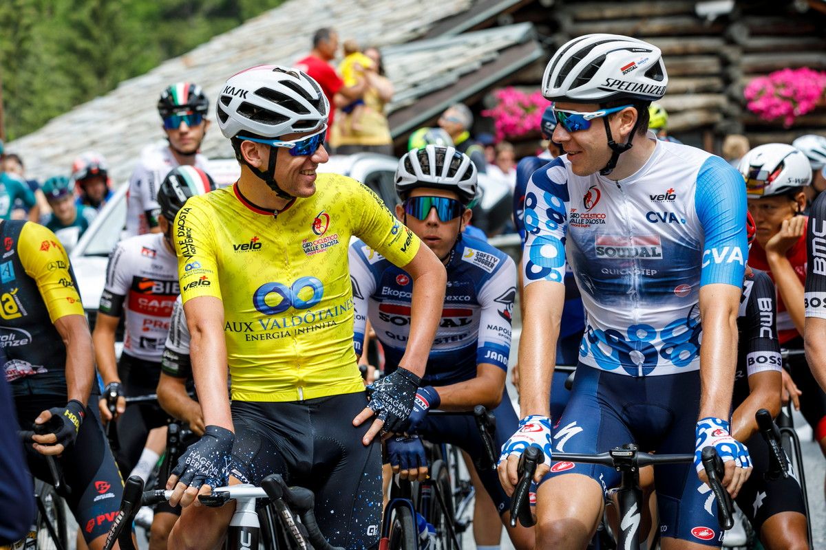 Darren Rafferty at the start of the final stage of the Giro Ciclistico Internazionale della Valle d&#039;Aosta in the leader&#039;s jersey