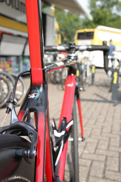 The hidden seatpost binder yields a clean, integrated look.