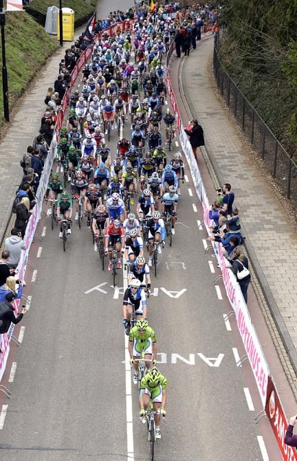 Cannondale chases in the final lap