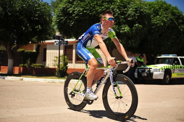 Elia Viviani (Liquigas-Cannondale) rides to the start.