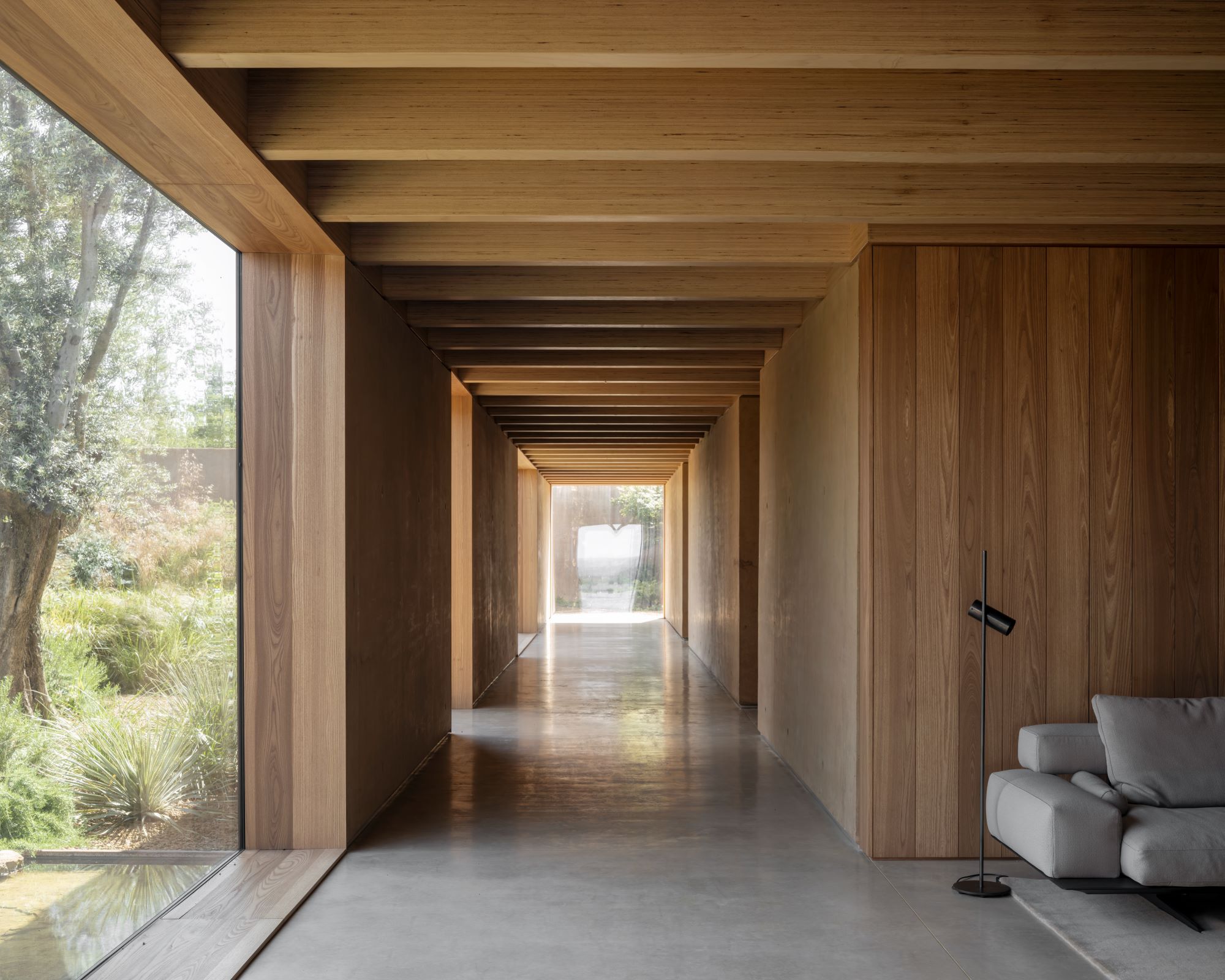 Hiaven house by McLaren Excell, a minimalist home in the biritsh countryside