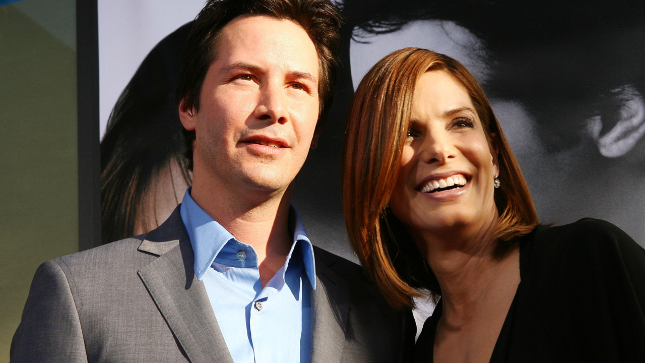 Actors Keanu Reeves (L) and Sandra Bullock arrive at the premiere of Warner Bros. Pictures&#039; &quot;The Lake House&quot; at the Cinerama Dome on June 13, 2006 in Los Angeles, California. 