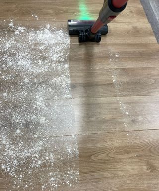 Ultenic U16 Flex vacuuming flour and sugar on wooden floor in Future test center