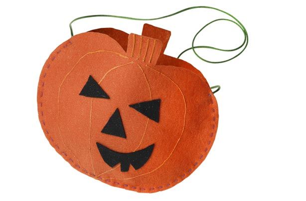 Halloween crafts for kids: How to make a pumpkin bag | GoodTo