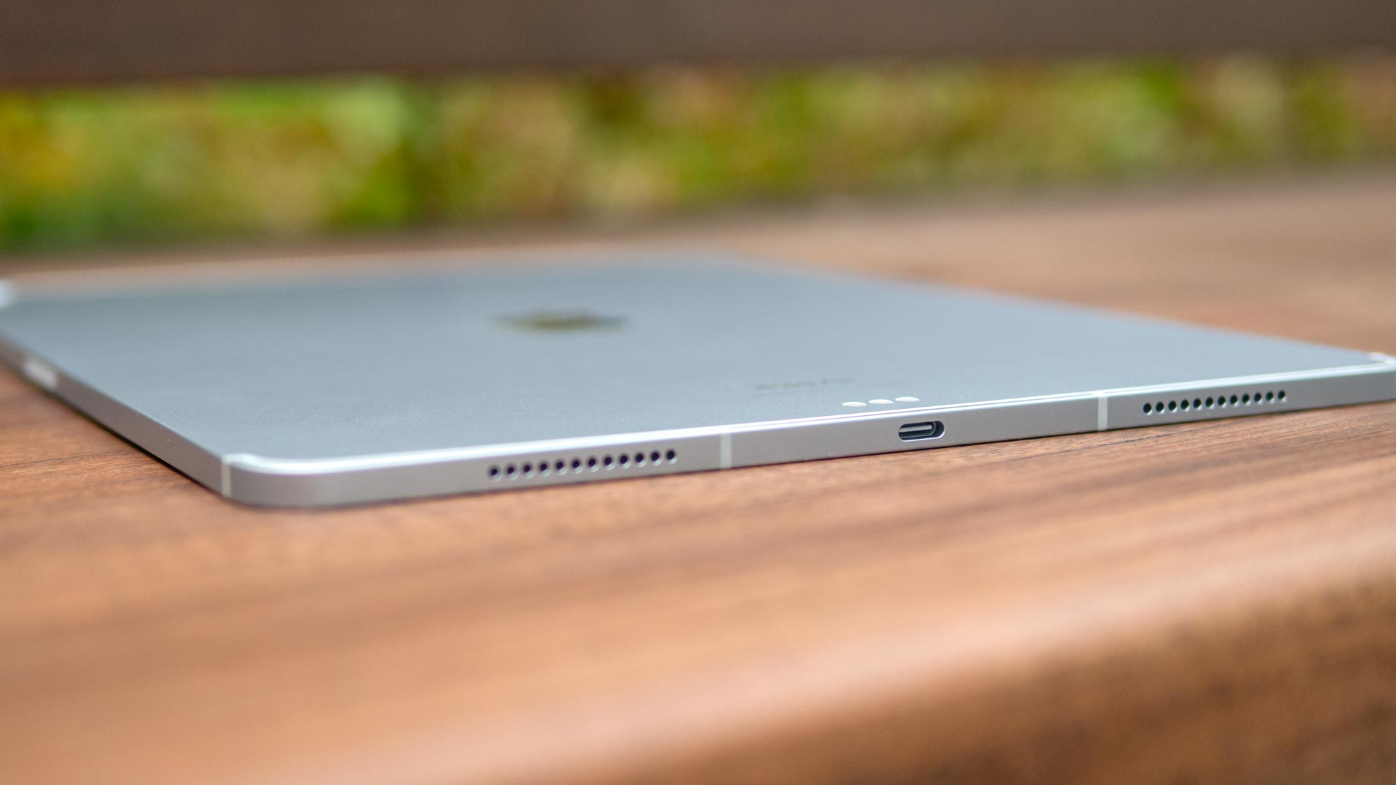 Apple 13-inch iPad Air 2024 speakers