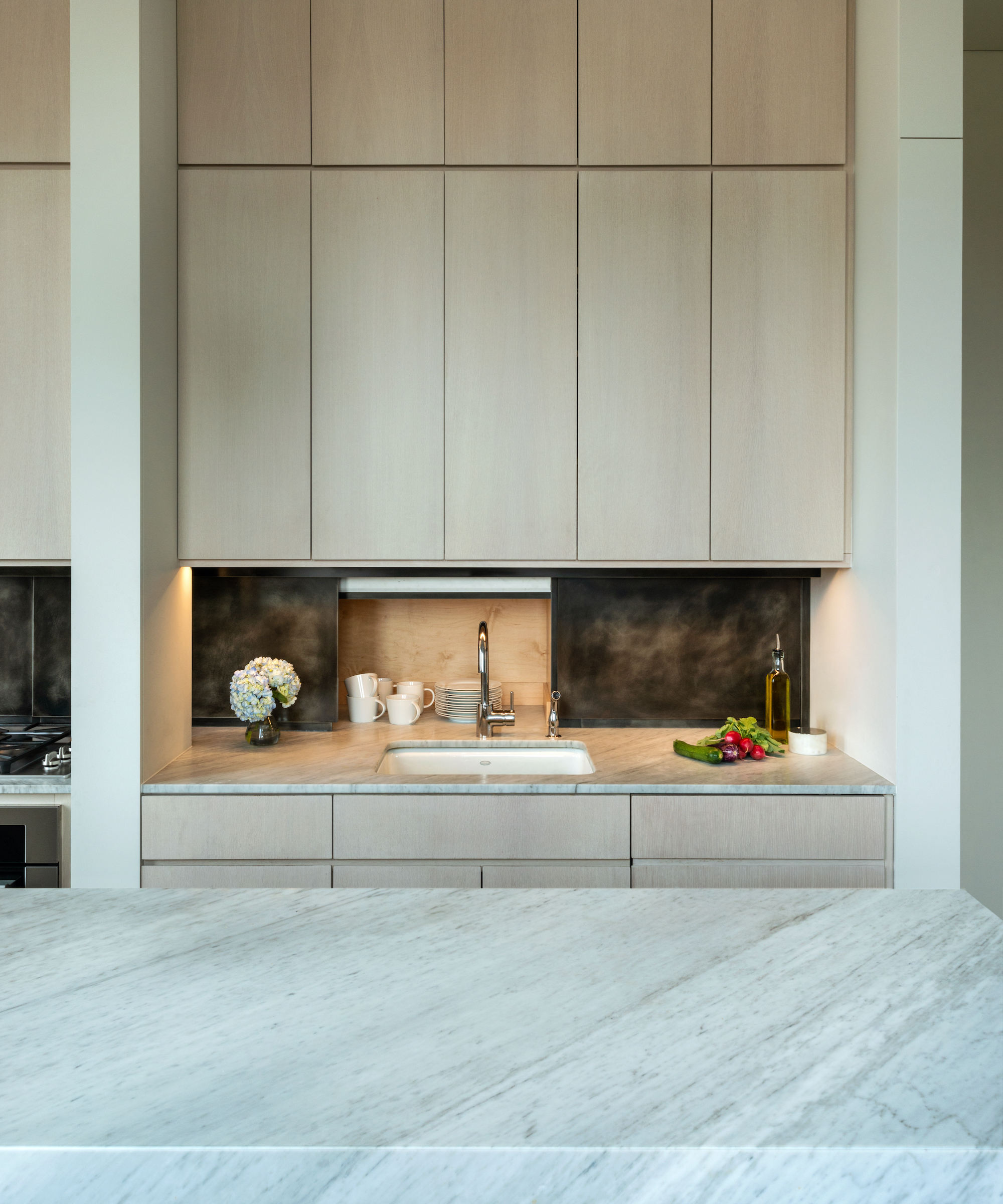 kitchen with sliding backsplash