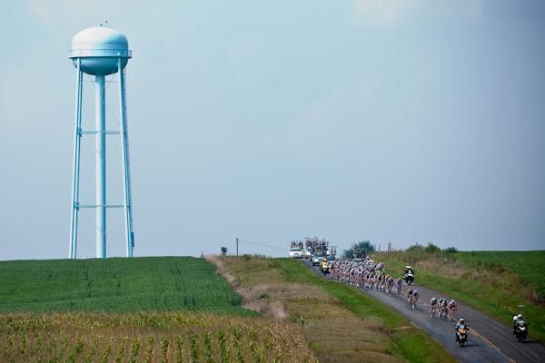 Things continue to get splintered on the front of the group.