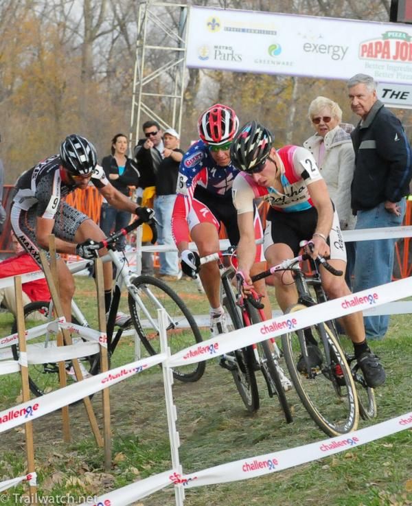 Jeremy Powers (Rapha Focus) leading Todd Wells and Geoff Kabush through some tight turns late in the race