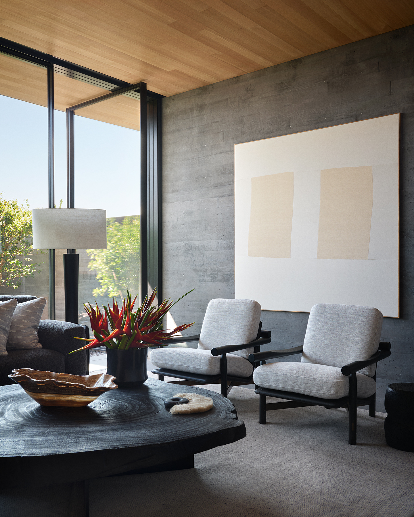 Hawaii house by oslon kundig and leverone design by the sea, tall ceilings, contemporary spaces and art work, and lots of glazing