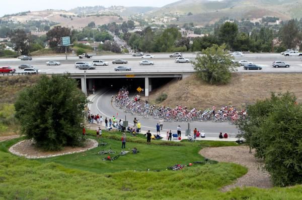 The race makes it back into the Thousand Oaks suburbs.