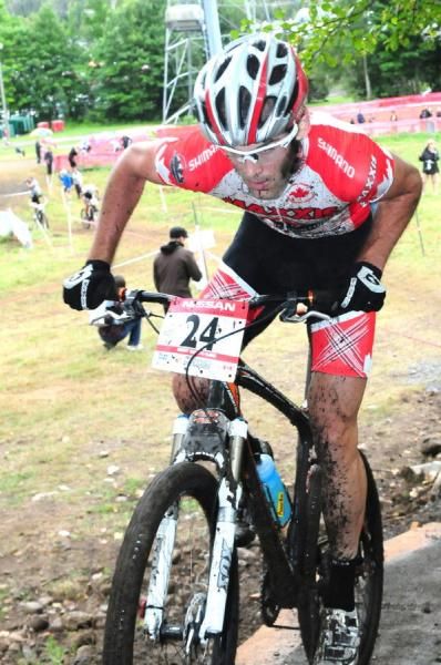 Geoff Kabush (Team Maxxis-Rocky Mountain) on a steep climb.