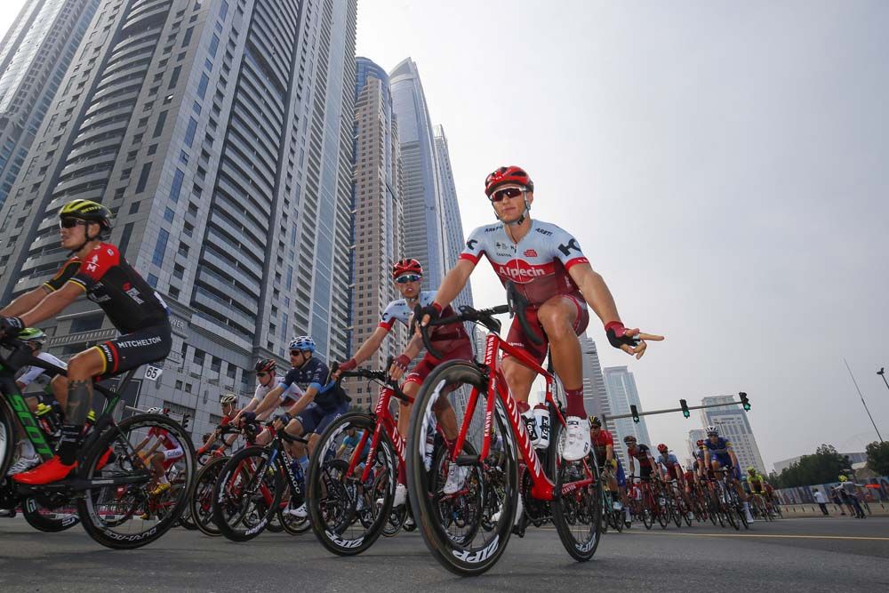 The peloton start stage 4 of the Dubai Tour