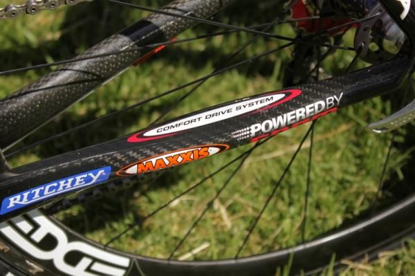 The rear end features asymmetric chainstays