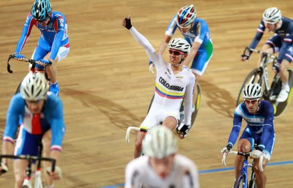 Avila Edwin (Colombia) celebrates his points race world championship.
