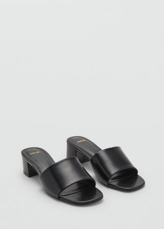 hhCGbexmE6VewPt6qFyESb-320-80 11 طرق غير ممل لارتداء رأس أسود إلى أخمص القدمين في صيف 2025