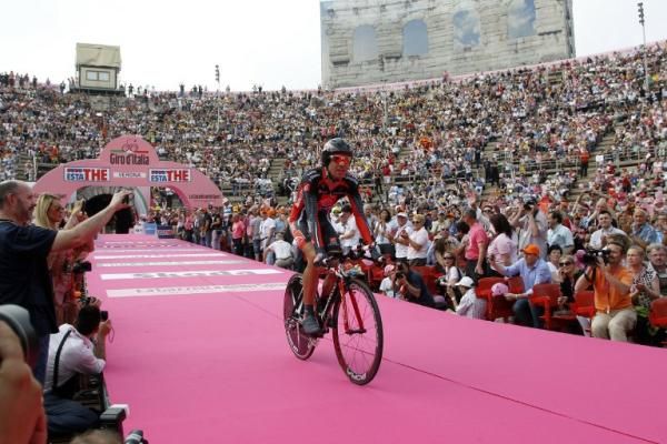 David Arroyo Duran (Caisse D'epargne) crosses the finnish line of the 2010 Giro of Italia in the Arena of Verona