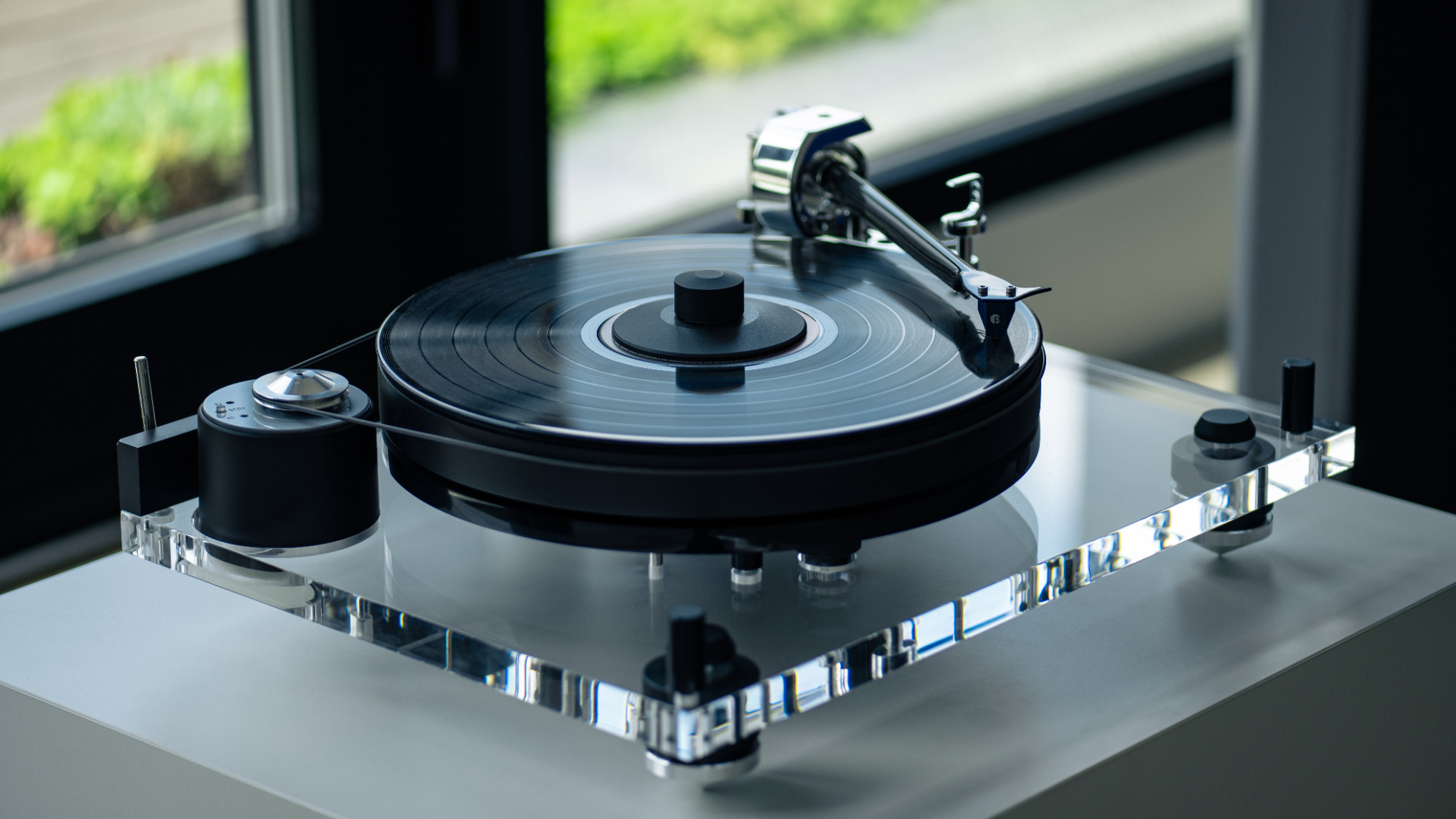 Pro-Ject поднимает свой проигрыватель 6PerspeX Balanced на новую высоту с помощью обновлений UK SuperPack