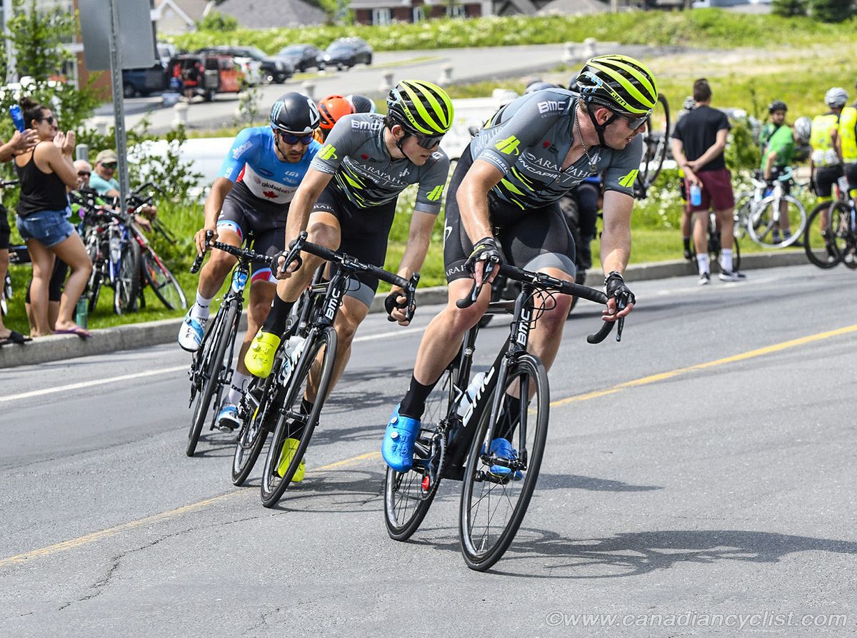 The leaders start the final lap