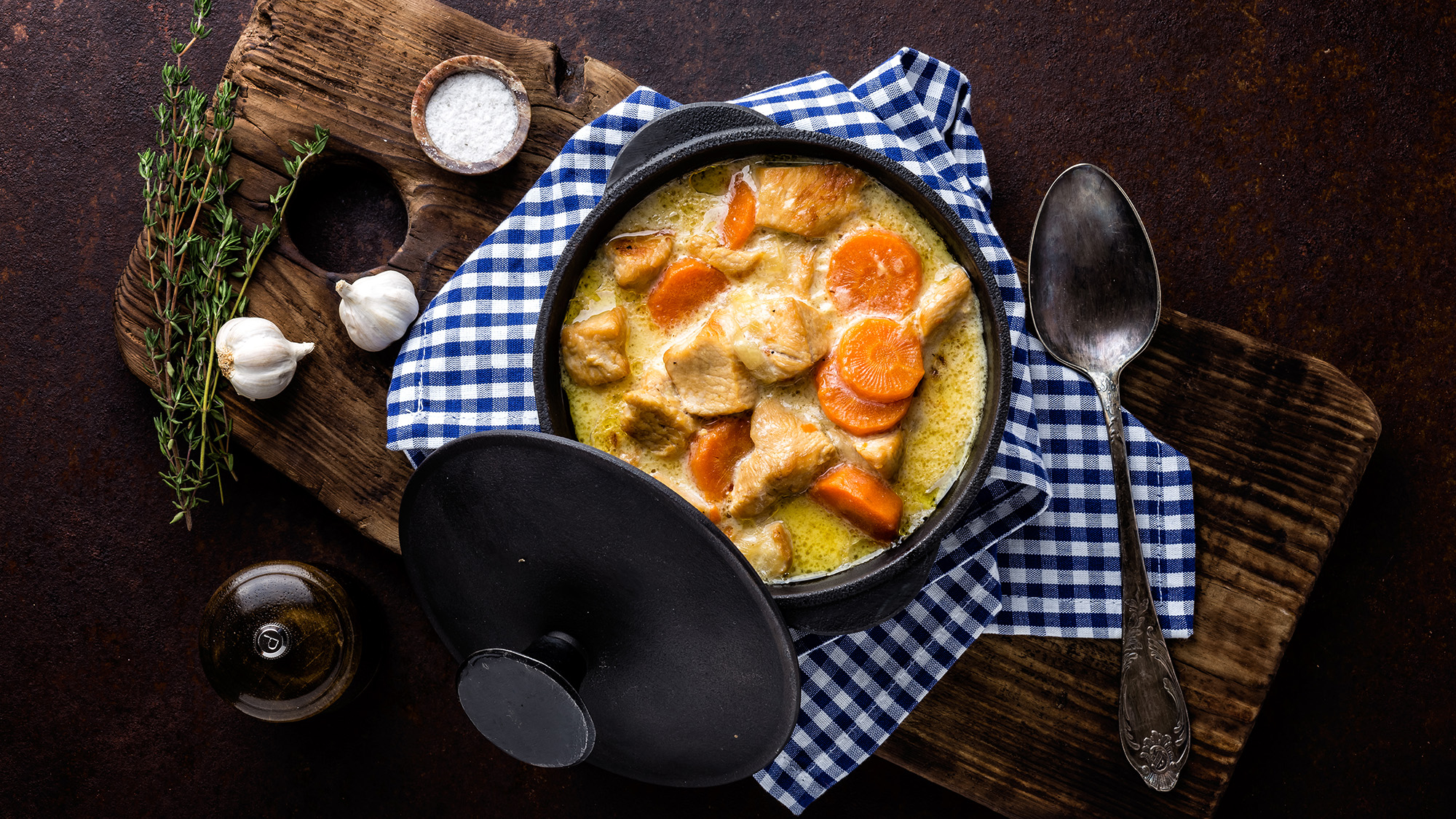 Meat stew in cast iron pot
