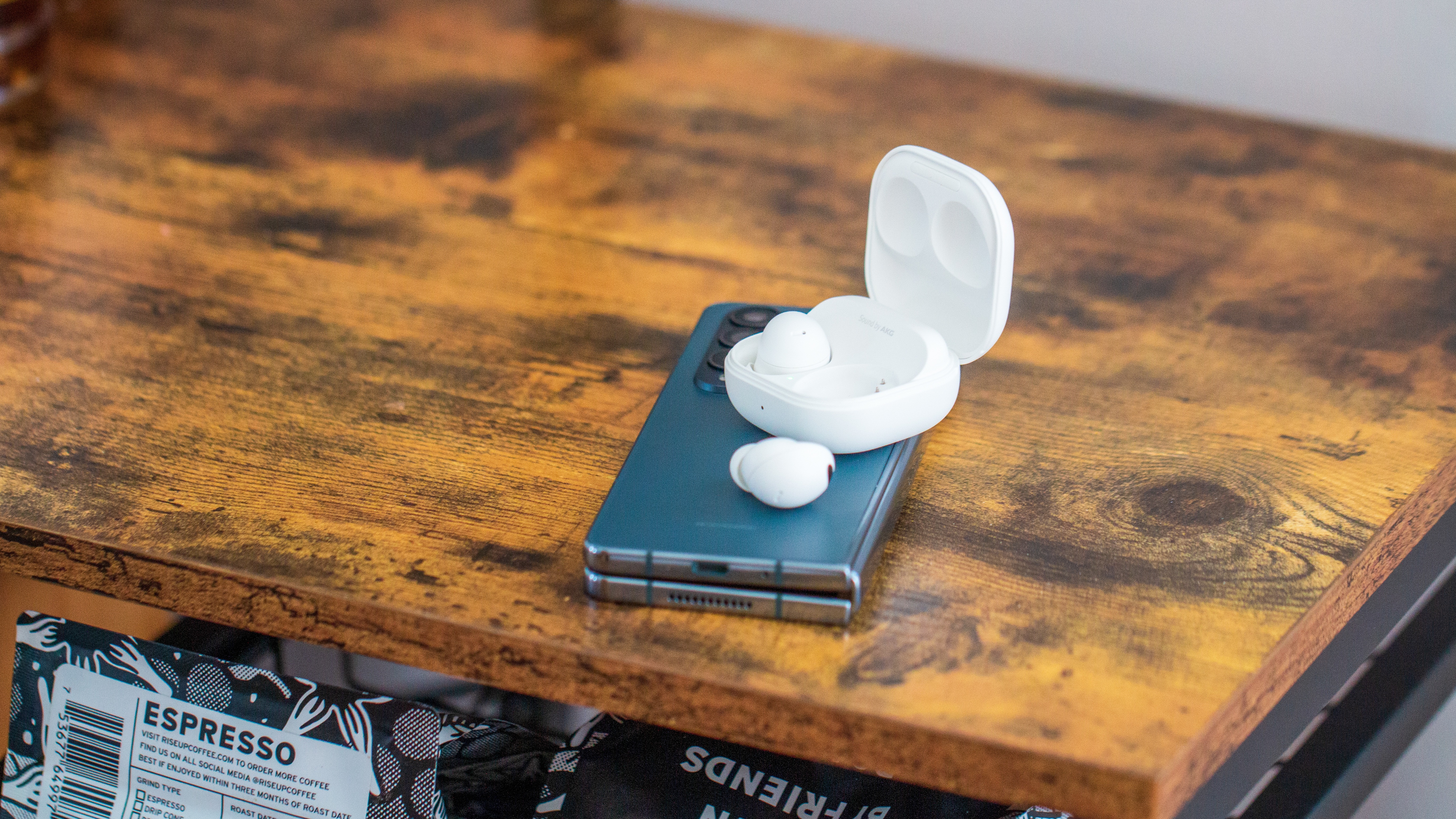 Galaxy buds best sale pair two devices