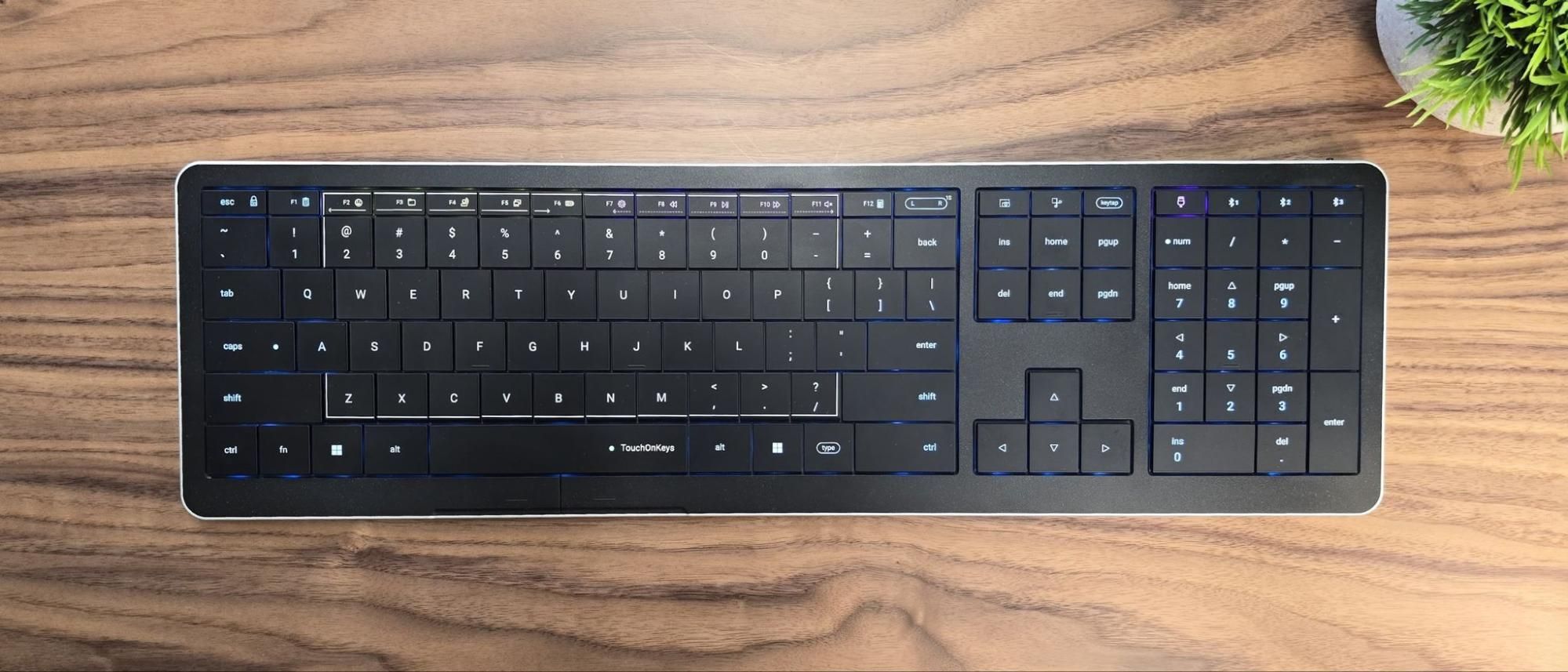 Clevetura CLVX 1 Wireless Keyboard Review: Touch on Keys | Tom's