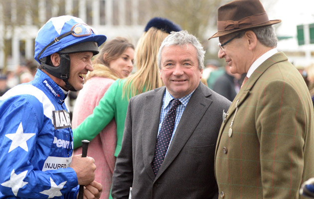 Andrew shares a joke with trainer Nigel Twiston-Davies and Robert Waley-Cohen