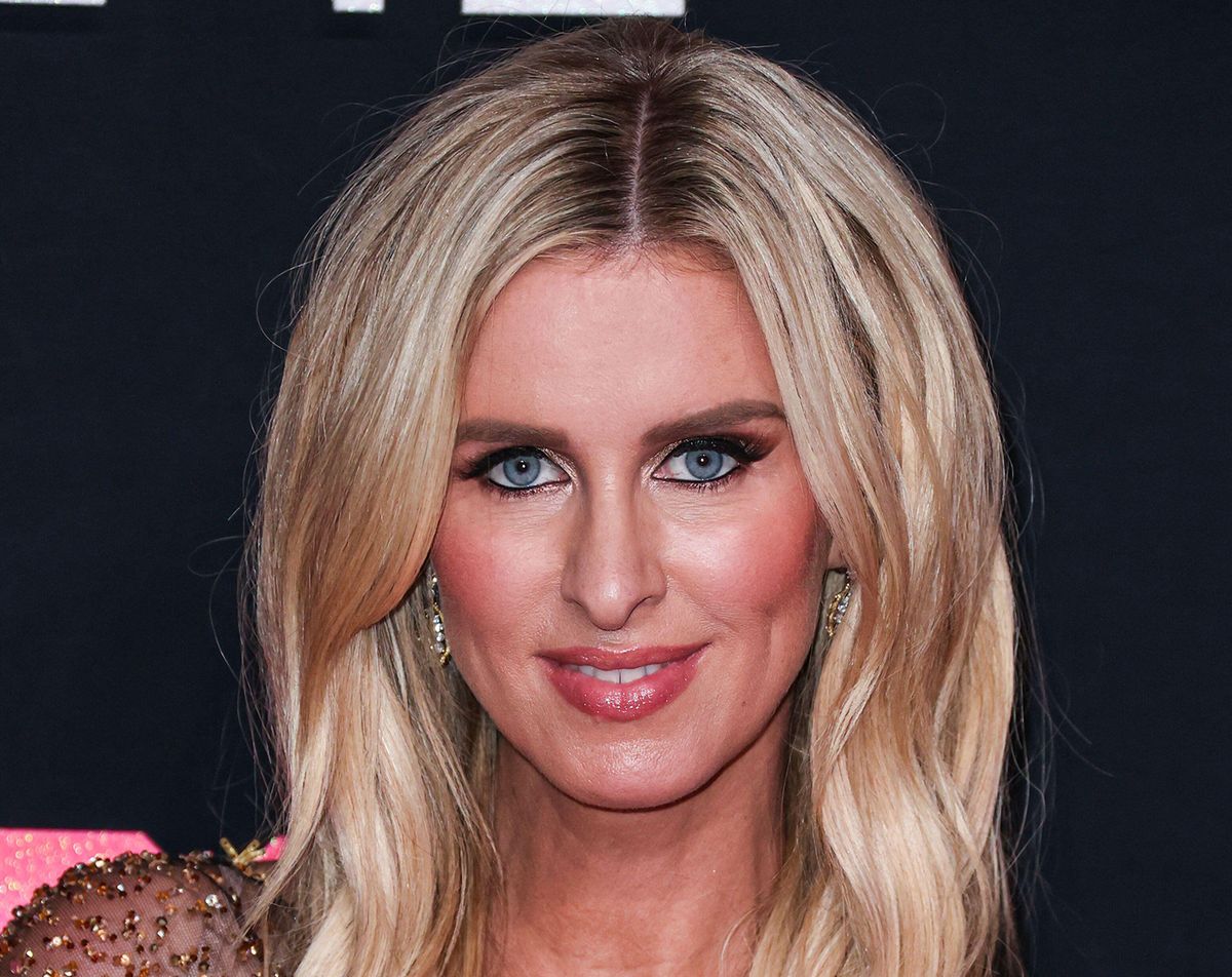 นักออกแบบต่างชื่นชมการตกแต่งบริเวณทางเข้าของ Nicky Hilton 