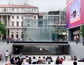Milan Apple Store.jpg