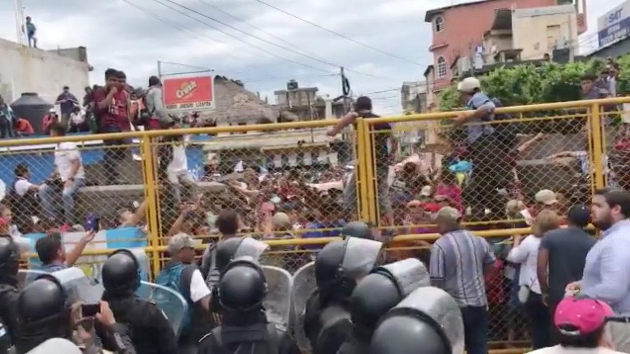 Honduran migrant caravan reaching the Guatemala-Mexico border.