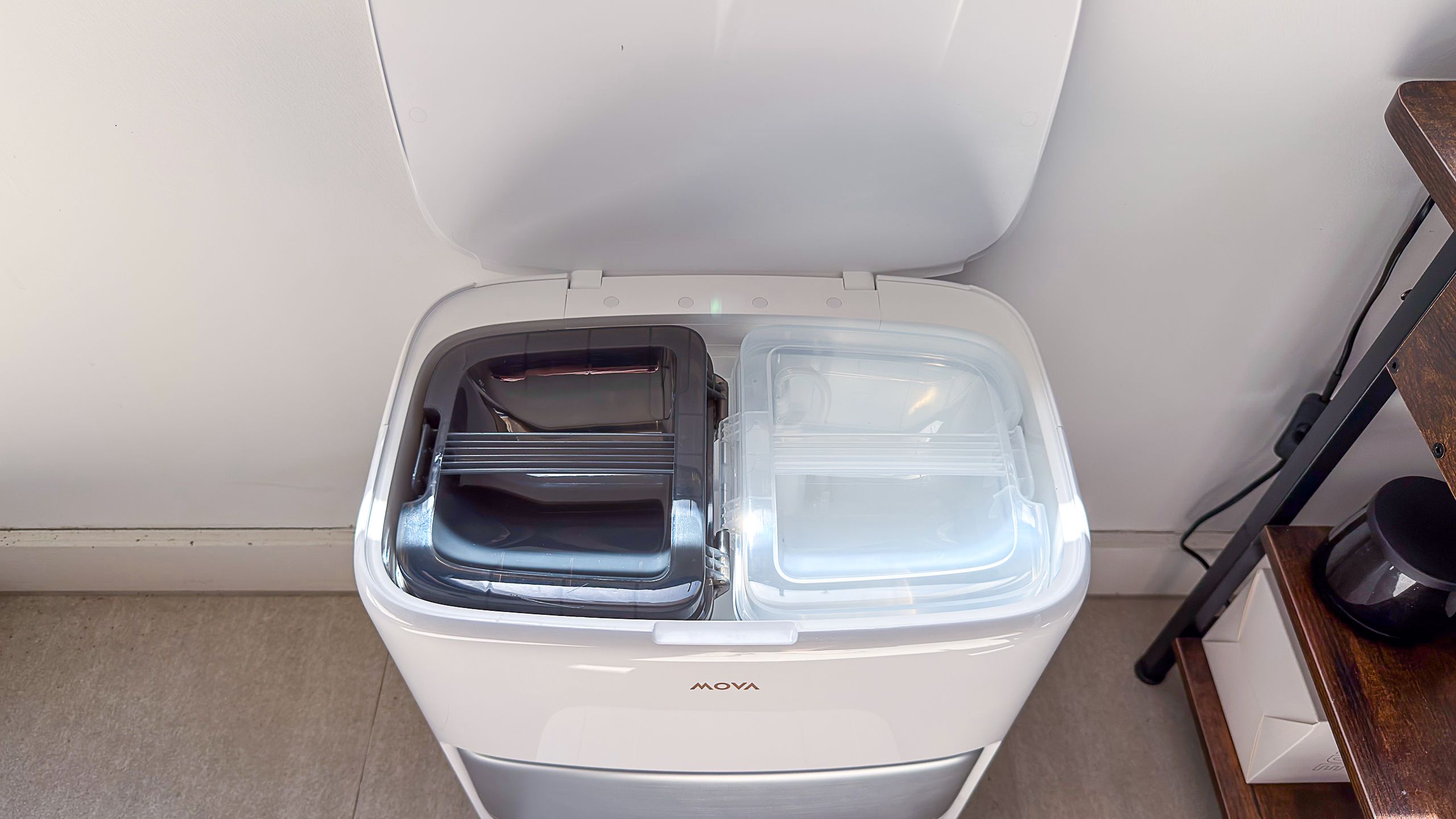 Water tanks inside the Mova V70 Ultra Complete dock