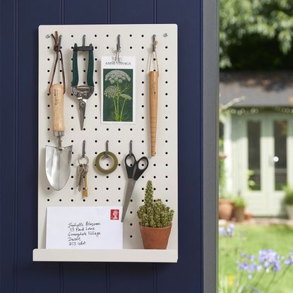 How to Marie Kondo Your Garden: Hang It Organiser from The Worm That Turned