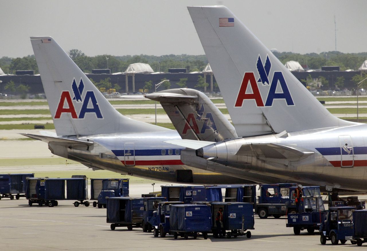 American Airlines planes in Chicago