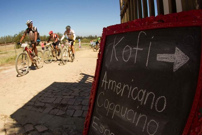 Riders pass through Doolhof farm
