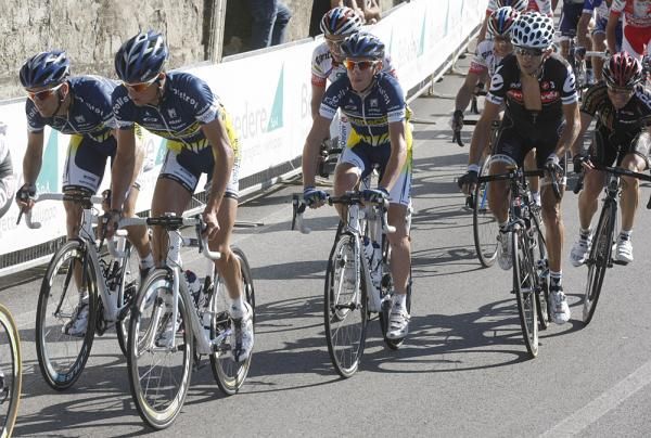 The Vacansoleil team amasses at the front.