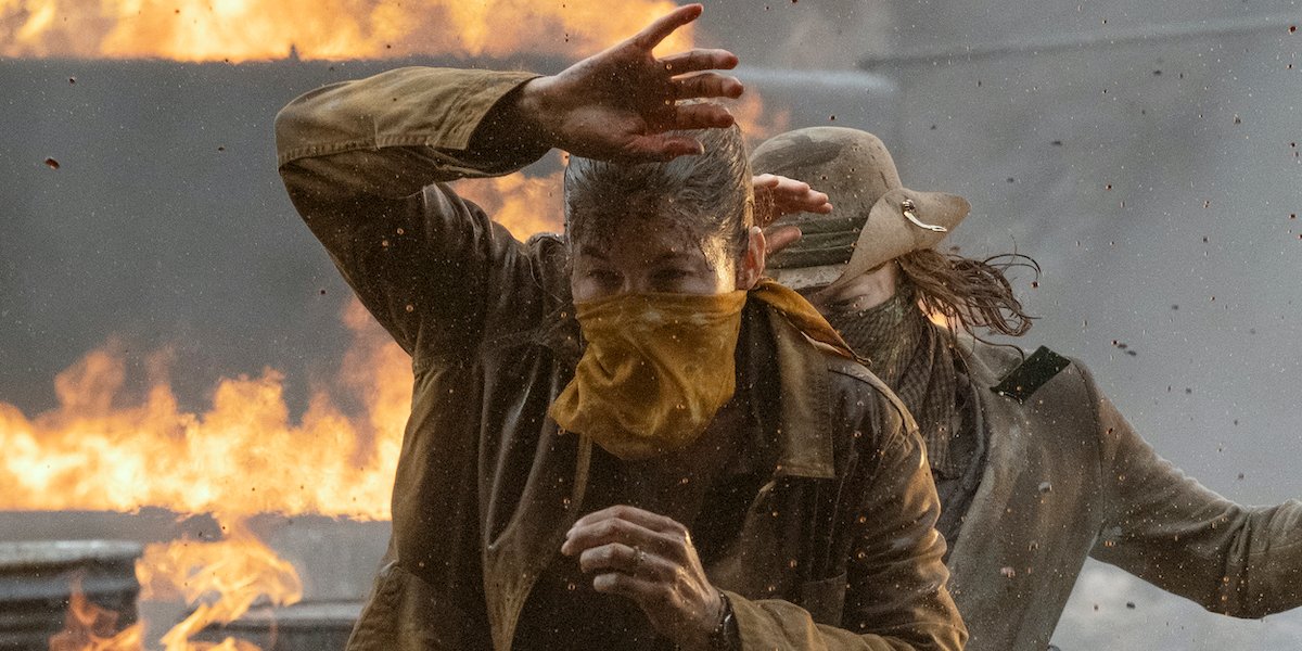 fear the walking dead june and virginia walking through oil fire