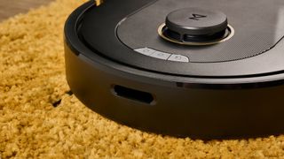 Close up of navigation puck and buttons on Roborock Q5 Pro+ robot vacuum