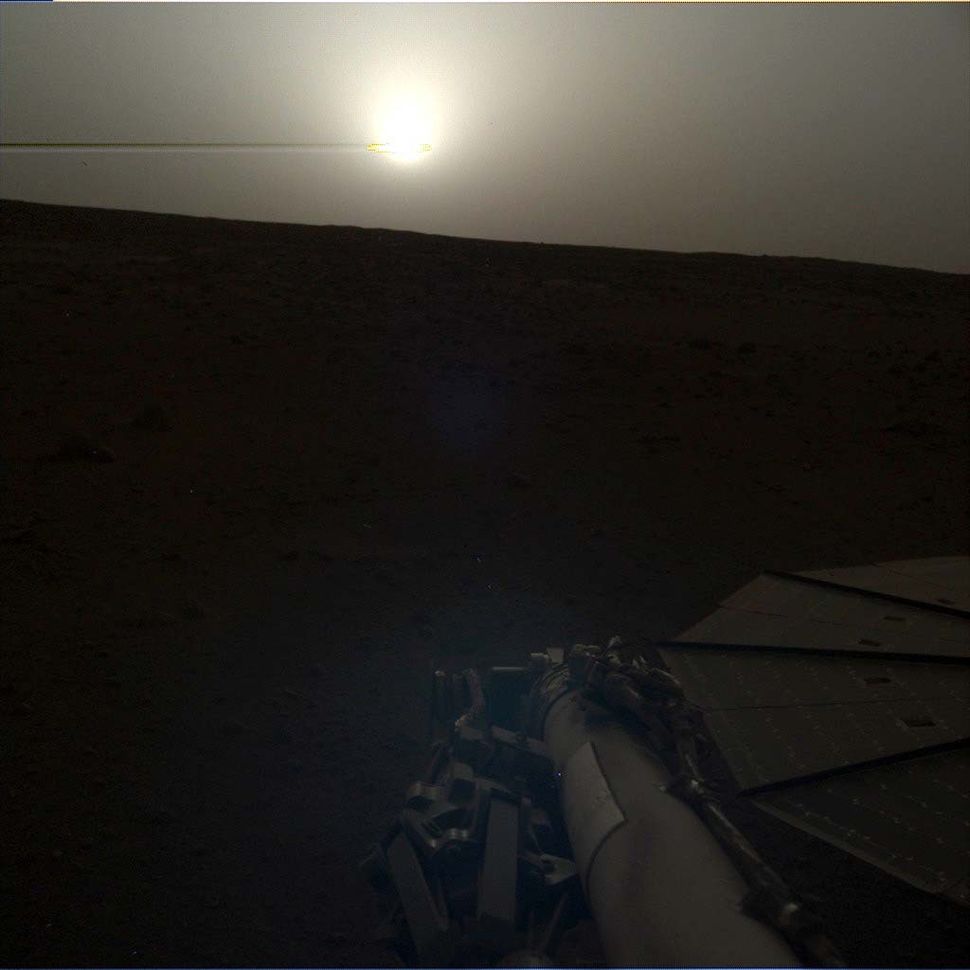 NASA's InSight Lander Celebrates 100 Days on Mars by Watching the Sun Set