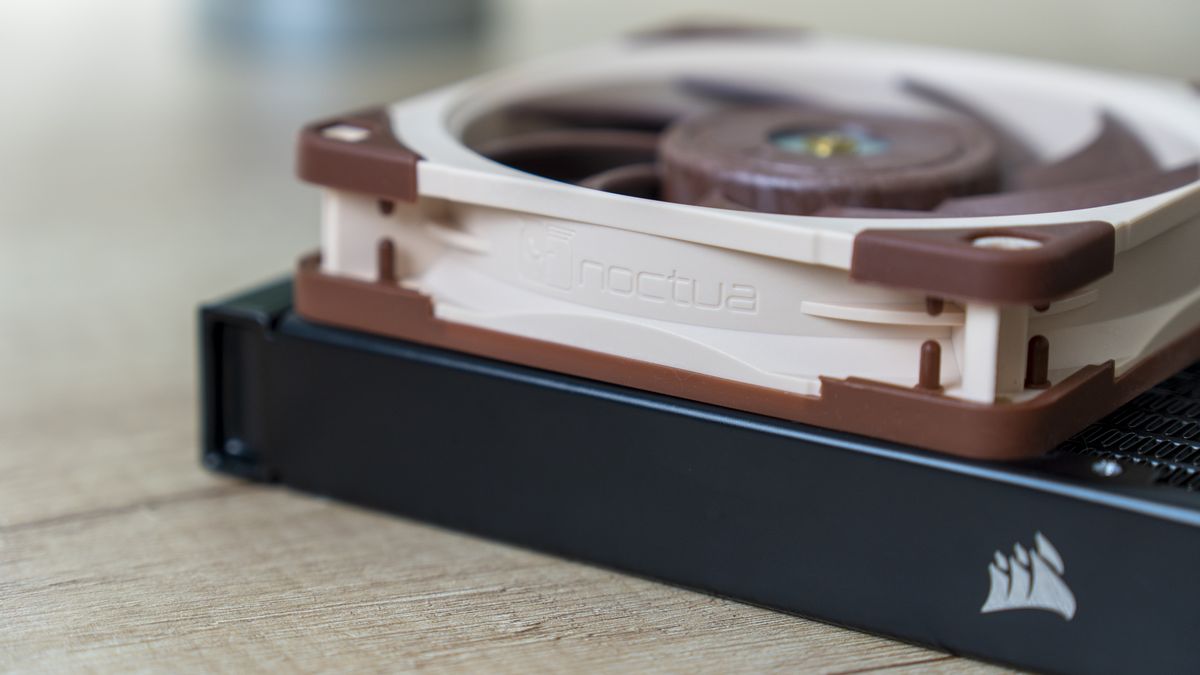 NF-A12x25 vs. Thermaltake Toughfan 12