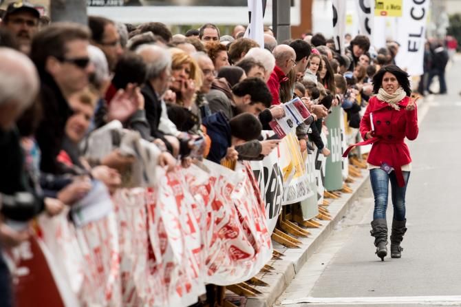 Peace from a local cycling reporter as fans eagerly await the Klasika Primavera de Amorebieta finish