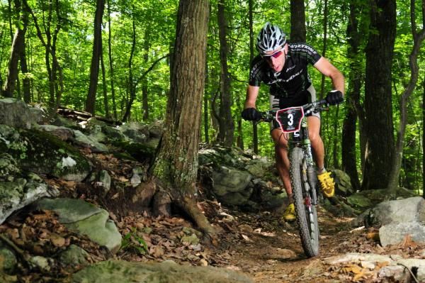Jeremiah Bishop (Cannondale) on some singletrack while solo off the front.