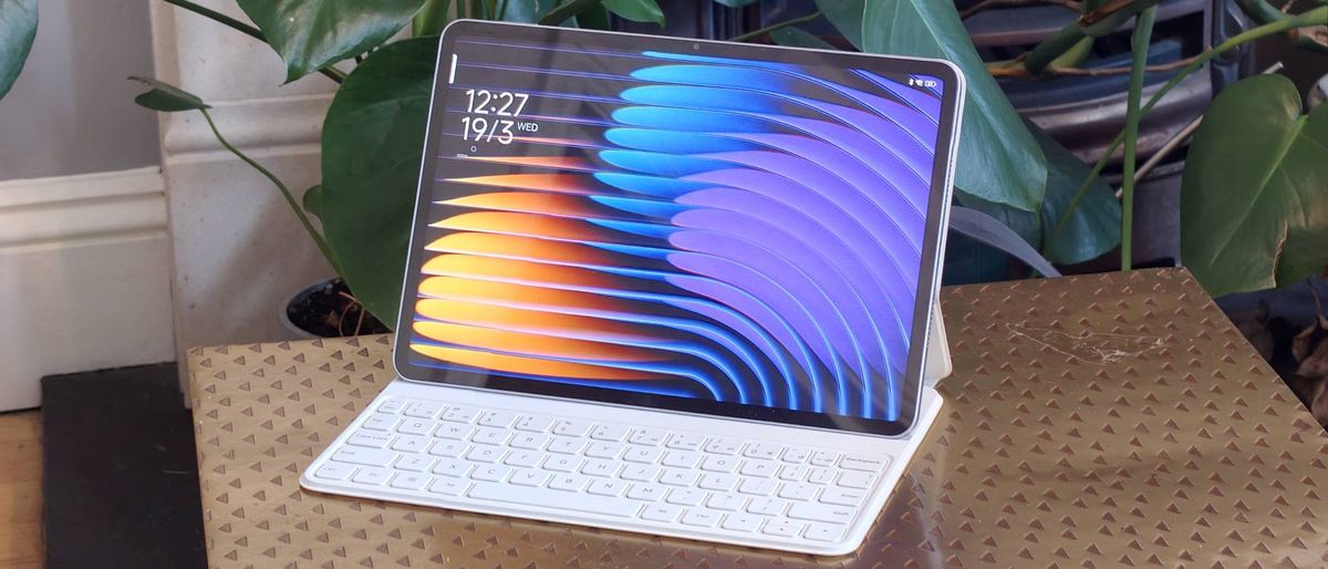 The Xiaomi Pad 7 Pro on a bronze table