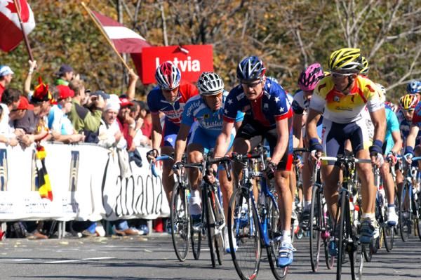 Landis marks moves at the front of the field in 2003