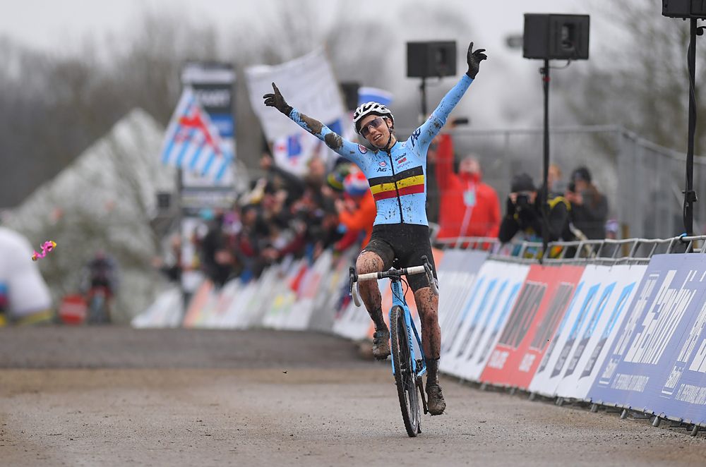 Sanne Cant wins world title at Valkenburg Cyclo-cross World Championships 2018