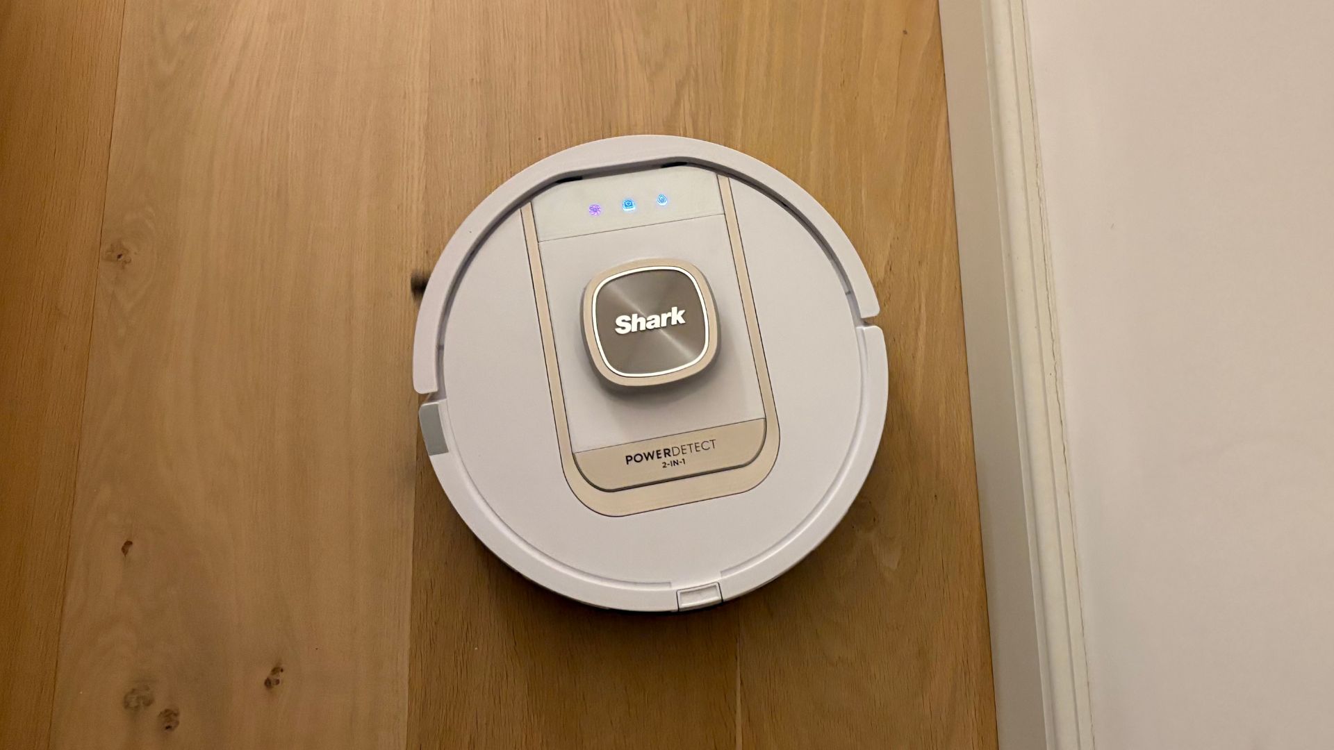 Testing the Shark PowerDetect ThermoCharged Robot Vacuum