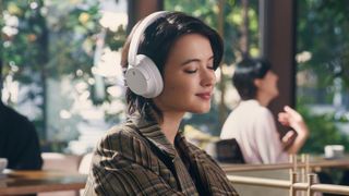 invoer Wieg het spoor Sony onthult goedkopere noise-cancelling koptelefoon met chip van  WH-1000XM5 | TechRadar