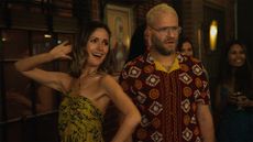 Sylvia (Rose Byrne) and Will (Seth Rogen) at a party in Platonic.