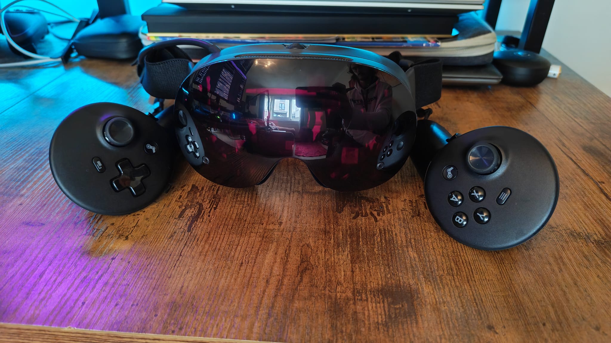 The Steam Frame with its controllers